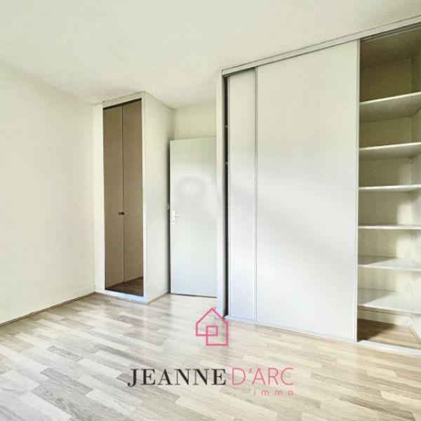
Joli 2 pièces au pied de la Place St Marc
