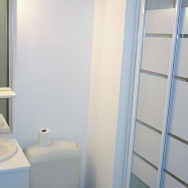 
STUDIO MEUBLÉ - 16M² - ROUEN QUARTIER DESCROIZILLES
