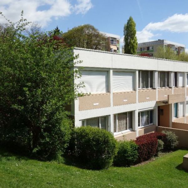 
STUDIO MEUBLÉ - 16M² - ROUEN QUARTIER DESCROIZILLES
