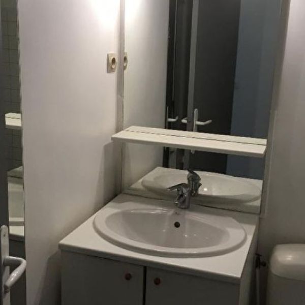 
STUDIO MEUBLÉ - 16M² - ROUEN QUARTIER DESCROIZILLES
