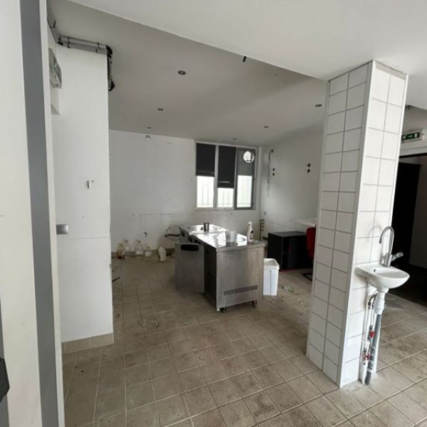 
local commercial idéal dark kitchen 40 m²
