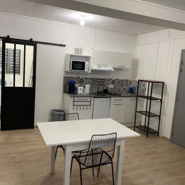 
STUDIO MEUBLE SECTEUR VIEUX-MARCHE - 26M2
