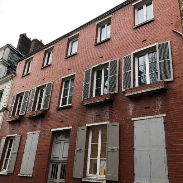 
STUDIO MEUBLE SECTEUR VIEUX-MARCHE - 26M2
