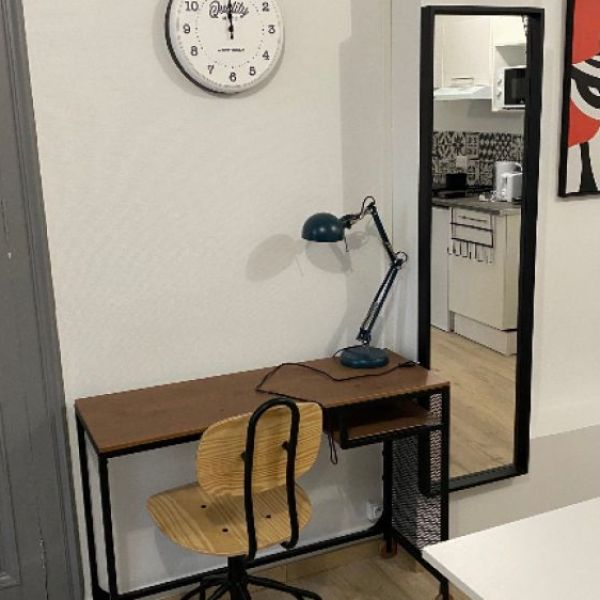 
STUDIO MEUBLE SECTEUR VIEUX-MARCHE - 26M2
