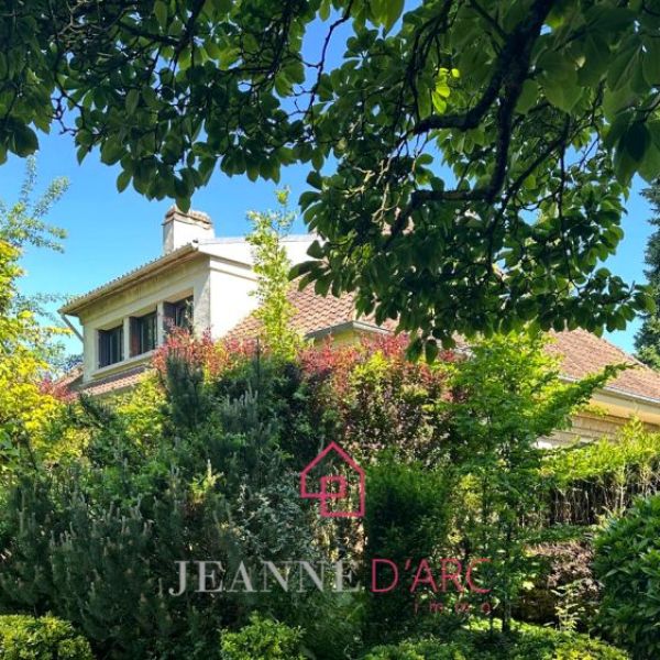
Bois-Guillaume - Maison familiale 7P - Jardin - Garage - Sous-sol

