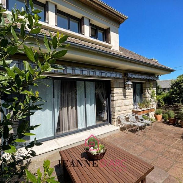 
Bois-Guillaume - Maison familiale 7P - Jardin - Garage - Sous-sol
