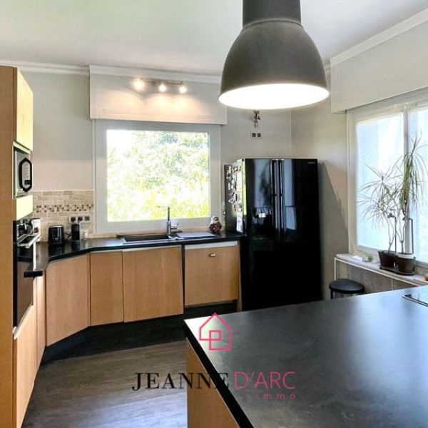 
Bois-Guillaume - Maison familiale 7P - Jardin - Garage - Sous-sol

