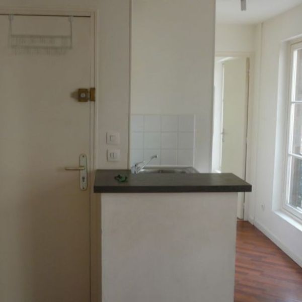 
APPARTEMENT DE TYPE 2 RUE CAUCHOISE.
