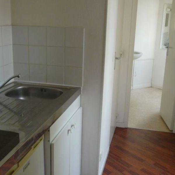 
APPARTEMENT DE TYPE 2 RUE CAUCHOISE.
