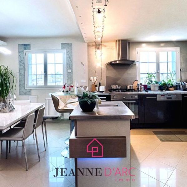
Maison familiale Moulineaux 9p / 5ch / jardin / sous-sol complet
