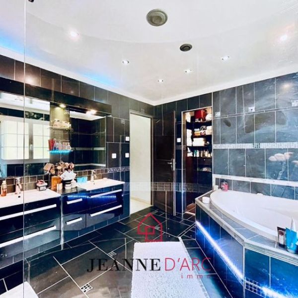 
Maison familiale Moulineaux 9p / 5ch / jardin / sous-sol complet
