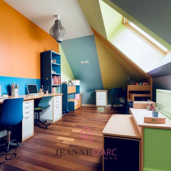 
Maison familiale Moulineaux 9p / 5ch / jardin / sous-sol complet
