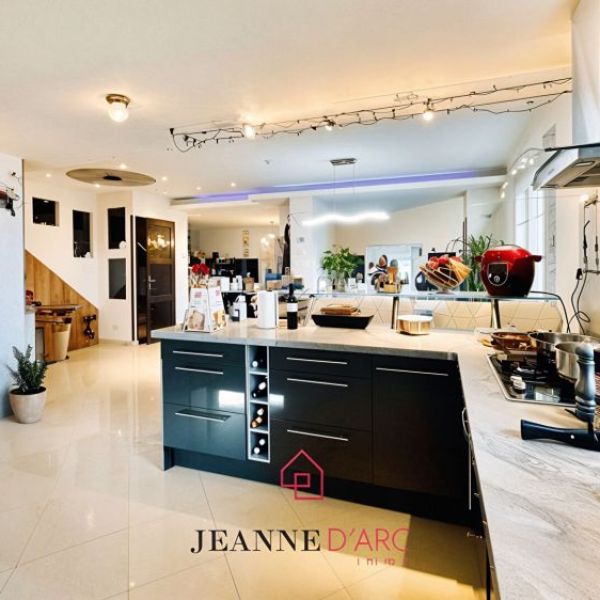 
Maison familiale Moulineaux 9p / 5ch / jardin / sous-sol complet
