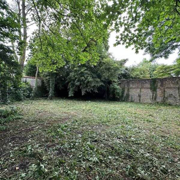 
DEPENDANCE AMENAGEABLE de 400 m2
