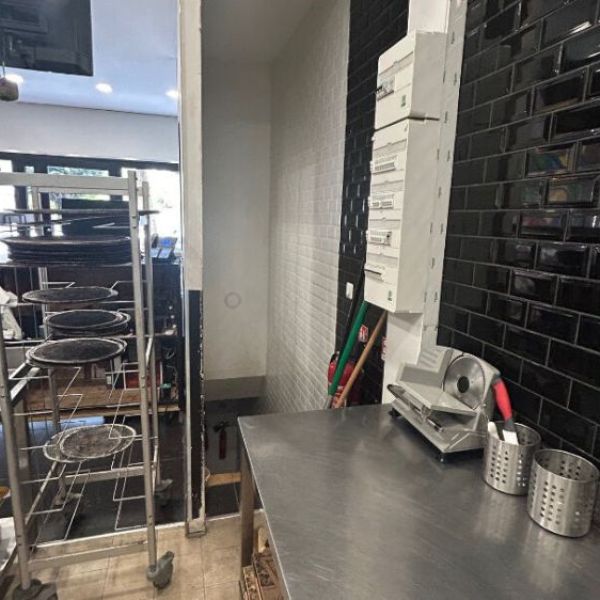 
REPRISE DE BAIL D UNE PIZZERIA TOUT ÉQUIPÉE, PRÊTE À SERVIR !
