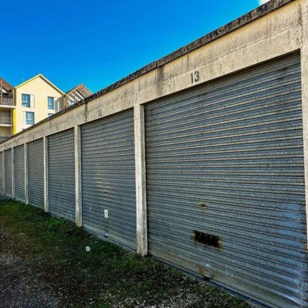 
BOX FERMÉ - SITUEE A LOUVIERS !
