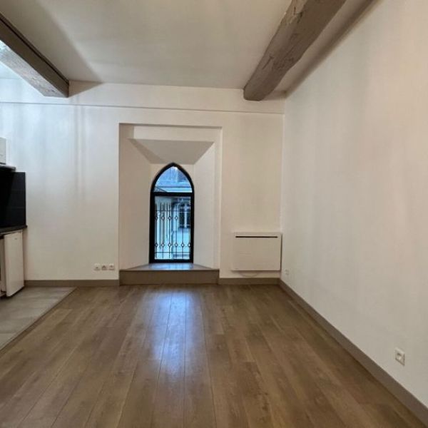 STUDIO  -  32m² - COUVENT STE BARBE - CANTELEU