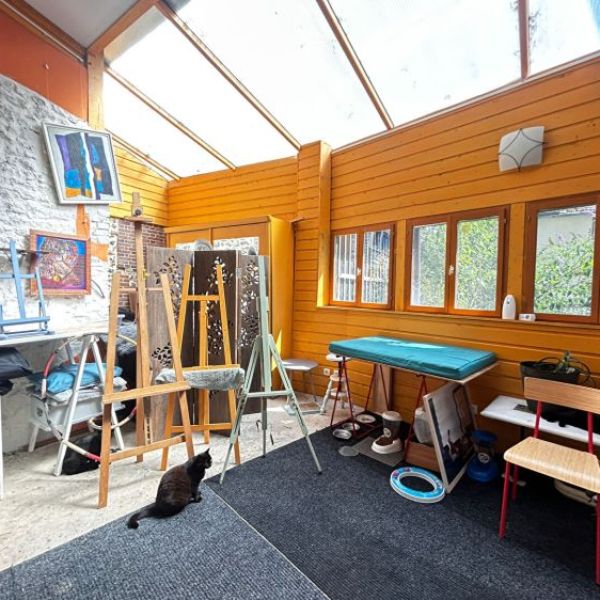 
Ensemble immobilier avec atelier d'artiste à une heure de Rouen
