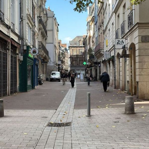 
Local commercial  de 120 m² sur cour Rouen centre piéton
