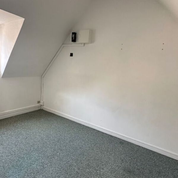 
T1bis A RAFRAICHIR - ROUEN ST SEVER / EMMURÉES
