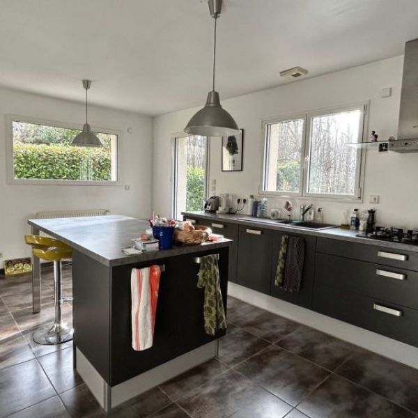 
MAISON DE TYPE 6  - 170 M² - DARNÉTAL  REF  6138
