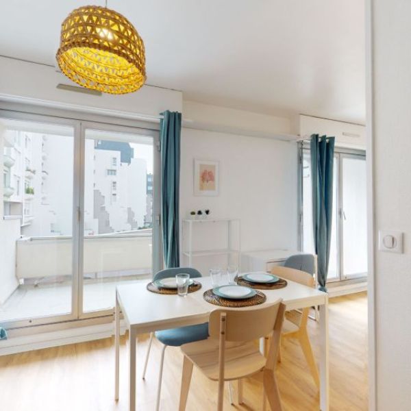 
GRAND STUDIO MEUBLÉ - BALCON - QUARTIER SAINT NICAISE - 28 M²
