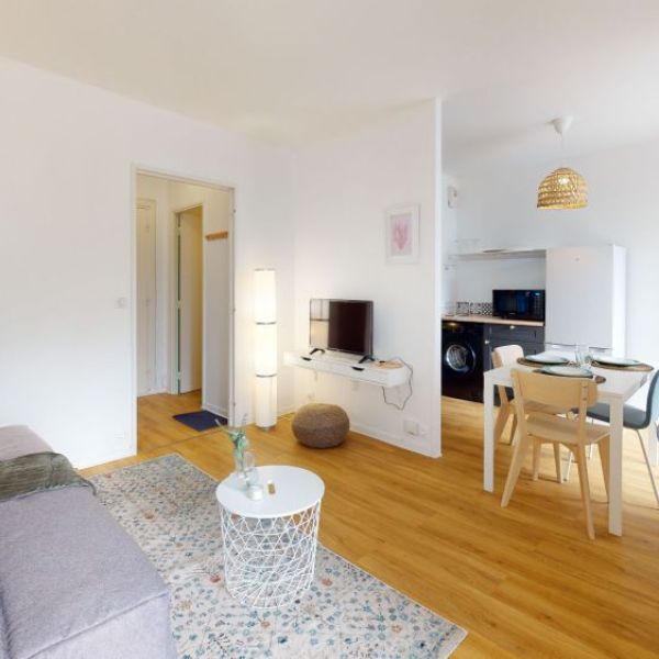 
GRAND STUDIO MEUBLÉ - BALCON - QUARTIER SAINT NICAISE - 28 M²
