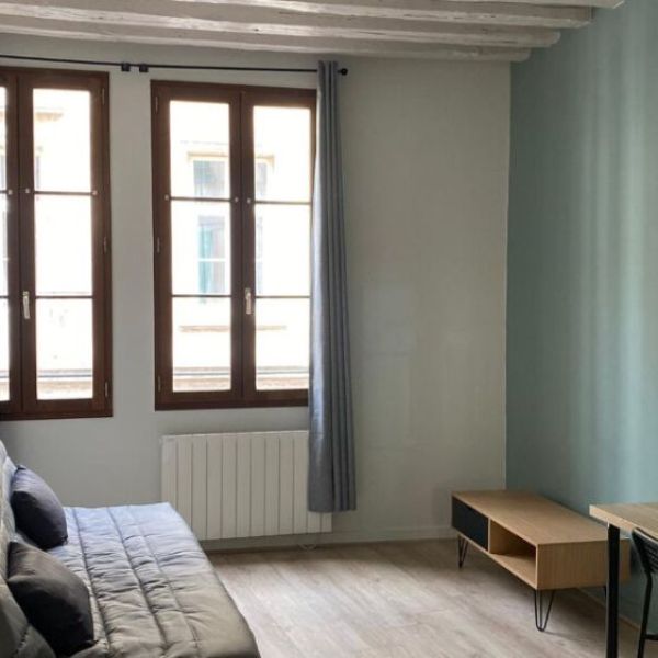 
APPARTEMENT 1 PIECE MEUBLE  - PLACE DU VIEUX MARCHE - REF 5903
