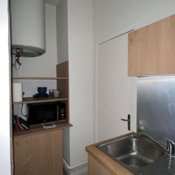 
APPARTEMENT 1 PIECE MEUBLE  - PLACE DU VIEUX MARCHE - REF 5903
