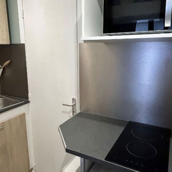 
APPARTEMENT 1 PIECE MEUBLE  - PLACE DU VIEUX MARCHE - REF 5984
