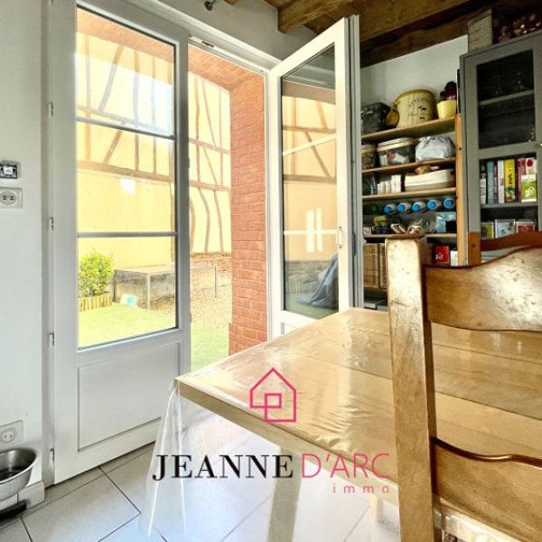 
Maison de Ville - en parfait état avec extérieur - Le Houlme - 4 pièces
