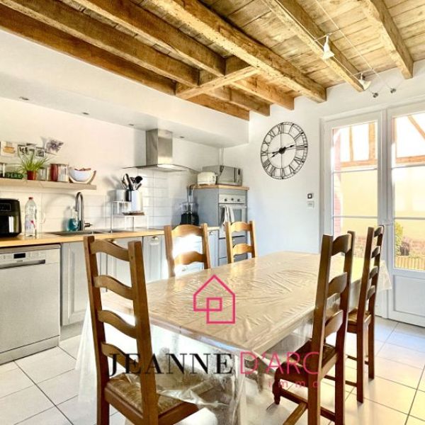 
Maison de Ville - en parfait état avec extérieur - Le Houlme - 4 pièces
