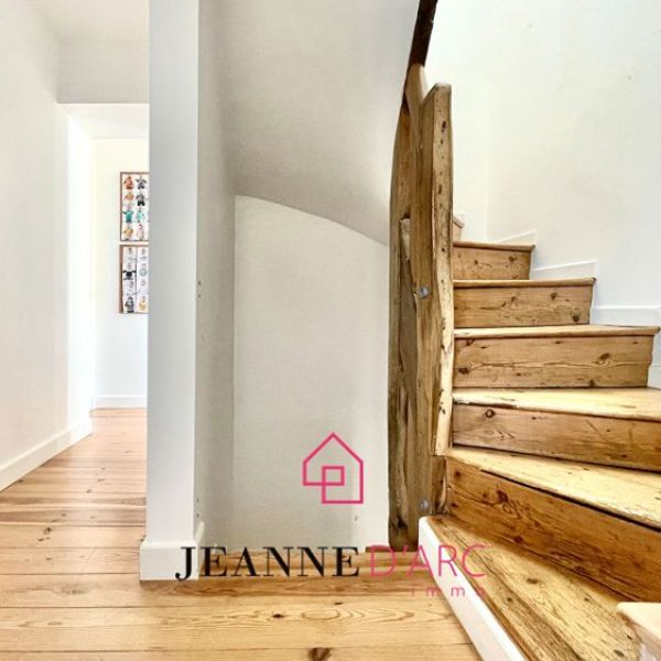 
Maison de Ville - en parfait état avec extérieur - Le Houlme - 4 pièces
