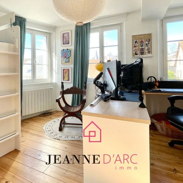 
Maison de Ville - en parfait état avec extérieur - Le Houlme - 4 pièces
