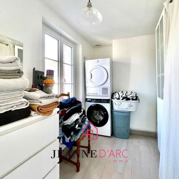 
Maison de Ville - en parfait état avec extérieur - Le Houlme - 4 pièces
