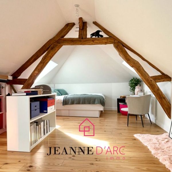 
Maison de Ville - en parfait état avec extérieur - Le Houlme - 4 pièces
