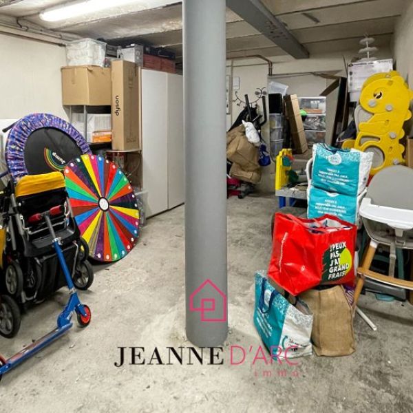 
Maison de Ville - en parfait état avec extérieur - Le Houlme - 4 pièces
