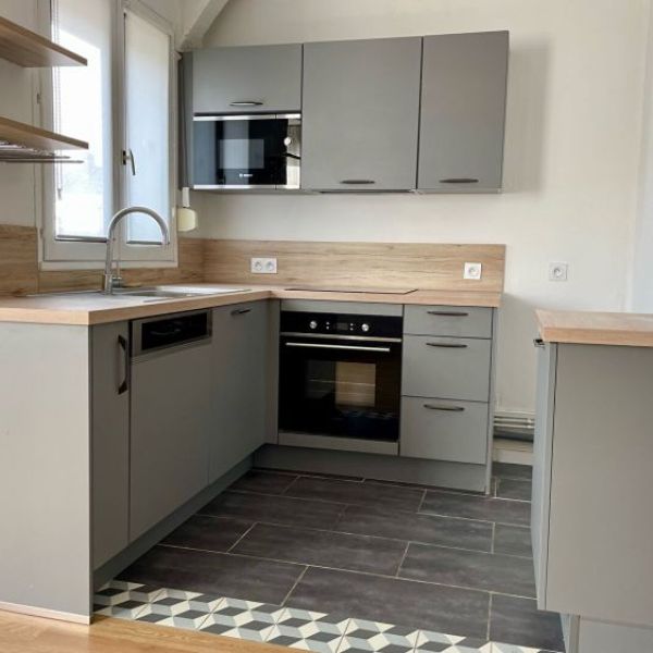 
APPARTEMENT DE TYPE 3 MEUBLÉ - 57 M² - ROUEN PREFECTURE - REF 4915
