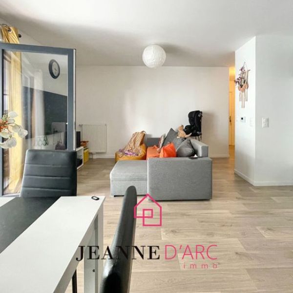 
T4 récent avec balcon, ascenseur, stockage & parking - vendu loué
