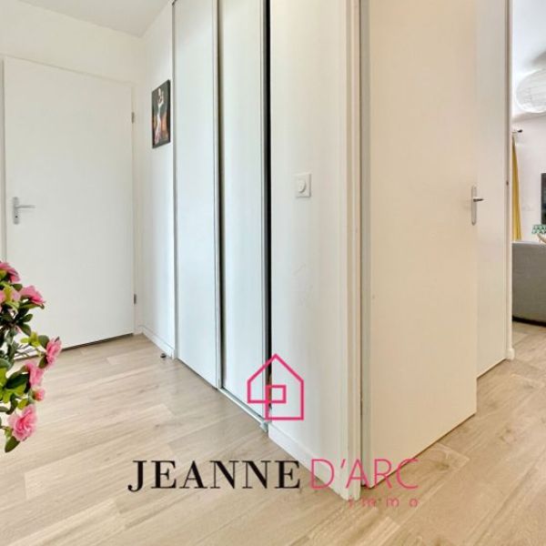 
T4 récent avec balcon, ascenseur, stockage & parking - vendu loué
