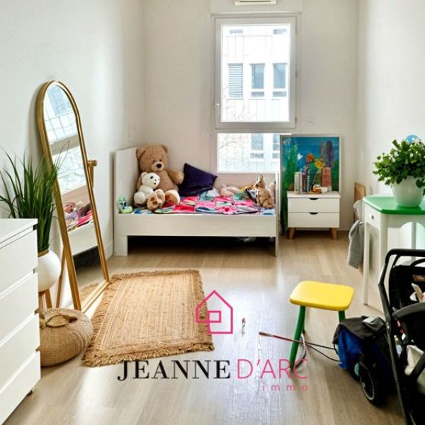 
T4 récent avec balcon, ascenseur, stockage & parking - vendu loué
