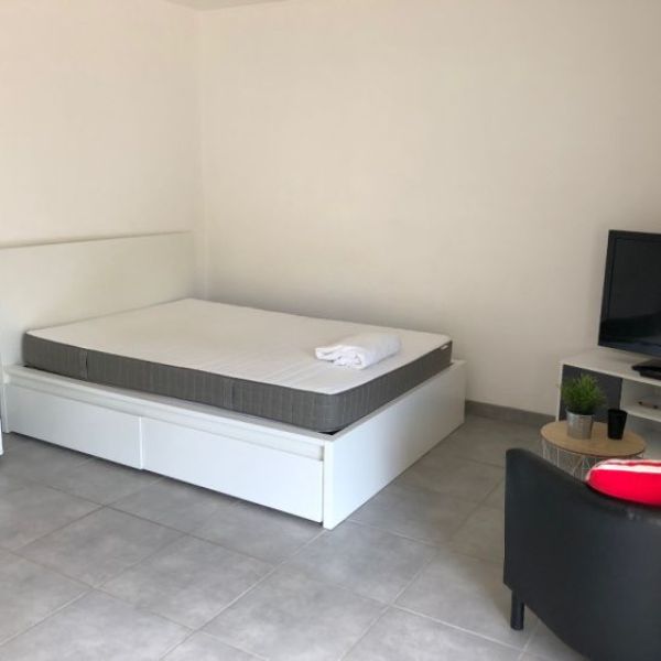 
APPARTEMENT T1 MEUBLÉ TERRASSE PARKING - BOULINGRIN - REF 2403
