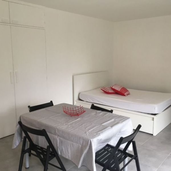 
APPARTEMENT T1 MEUBLÉ TERRASSE PARKING - BOULINGRIN - REF 2403
