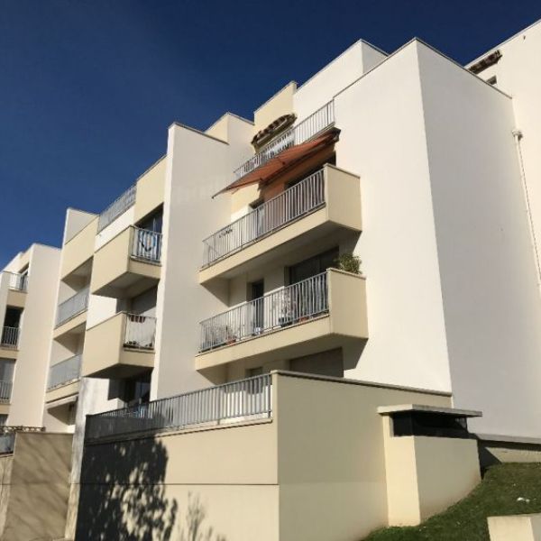 
APPARTEMENT T1 MEUBLÉ TERRASSE PARKING - BOULINGRIN - REF 2403
