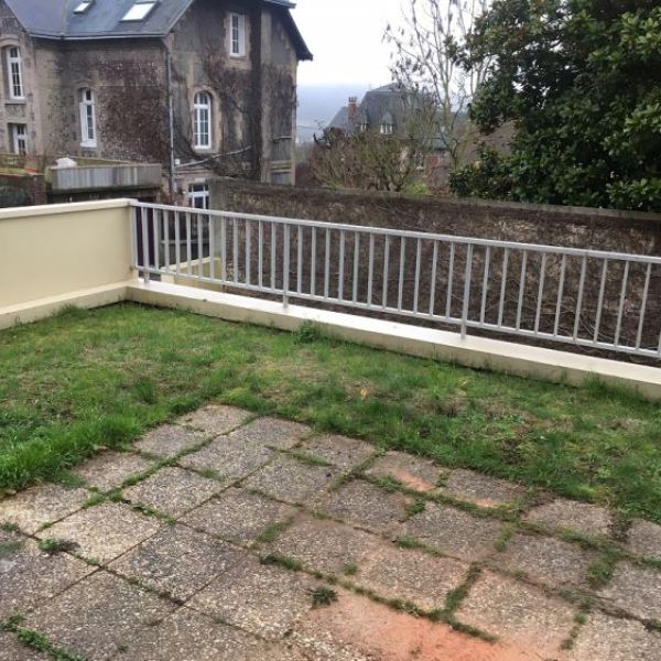 
APPARTEMENT T1 MEUBLÉ TERRASSE PARKING - BOULINGRIN - REF 2403
