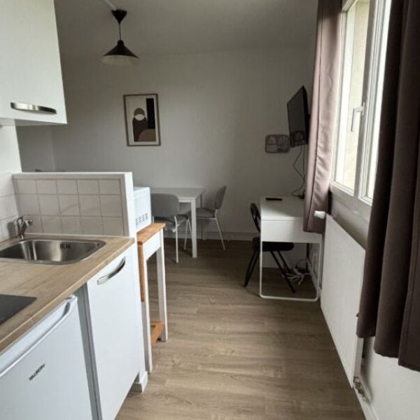 
JOLI APPARTEMENT REFAIT À NEUF AU CALME, SÉCURITÉ ET TOUT INCLUS ! REF 5955
