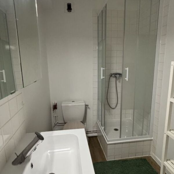 
JOLI APPARTEMENT REFAIT À NEUF AU CALME, SÉCURITÉ ET TOUT INCLUS ! REF 5955
