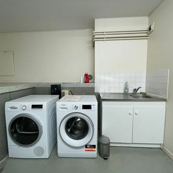 
JOLI APPARTEMENT REFAIT À NEUF AU CALME, SÉCURITÉ ET TOUT INCLUS ! REF 5955
