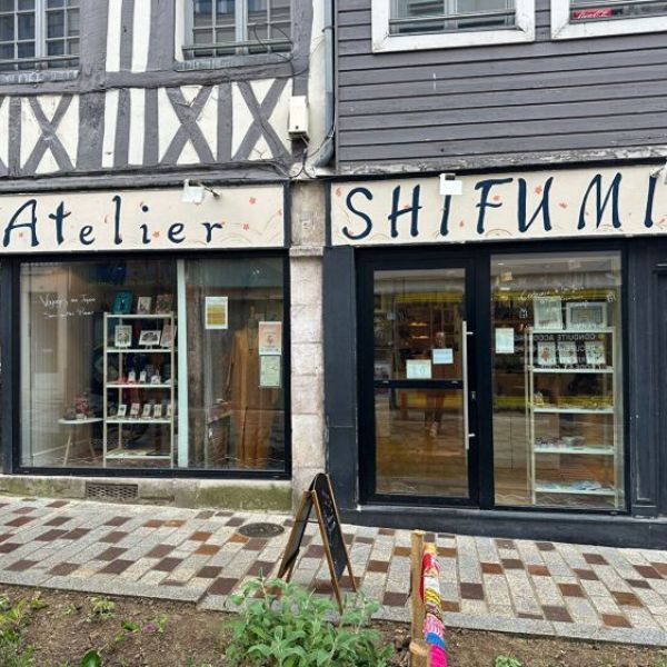 
Local commercial de 110 m² situé rue Beauvoisine.
