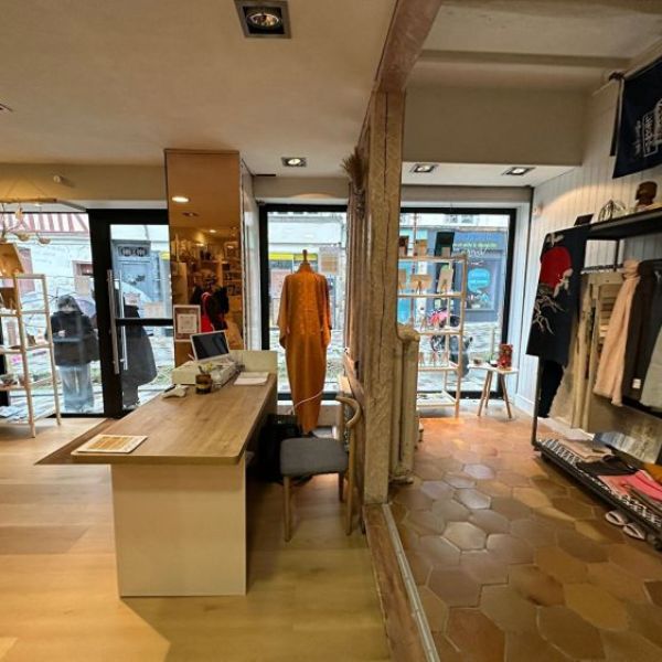 
Local commercial de 110 m² situé rue Beauvoisine.
